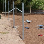 Verfüllen der Bodenplatten und Bau der Umzäunung